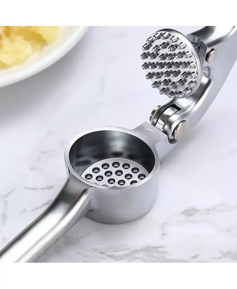 Effortless Garlic Press and Ginger Squeezer – Your Kitchen Essential for Minced Perfection